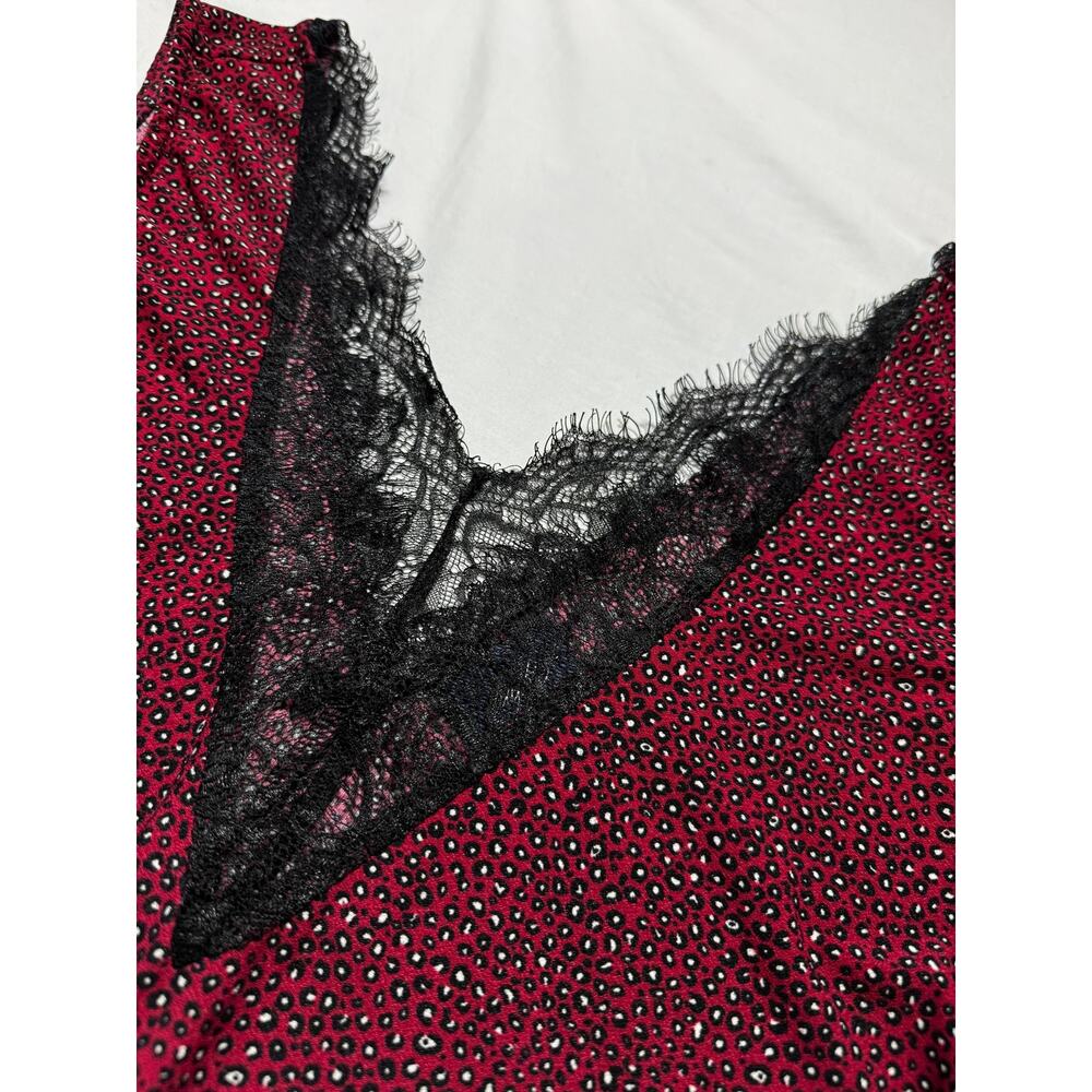 Daytrip Red Animal Print Lace Trim Tank Blouse 1X Flowy Date Night Top - Picture 9 of 10
